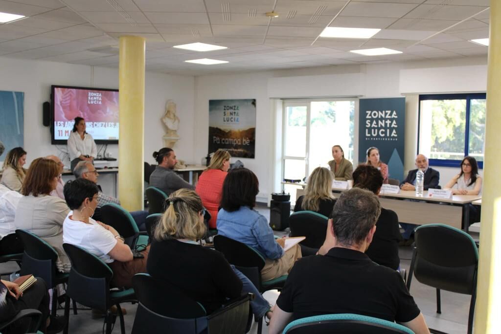 Mai 2023 – Intervention de la directrice de JSF, Mme TADDEI LAURENCE lors de la table ronde sur les addictions organisée par la commune de Ste Lucie de Porto-Vecchio — photo 4
