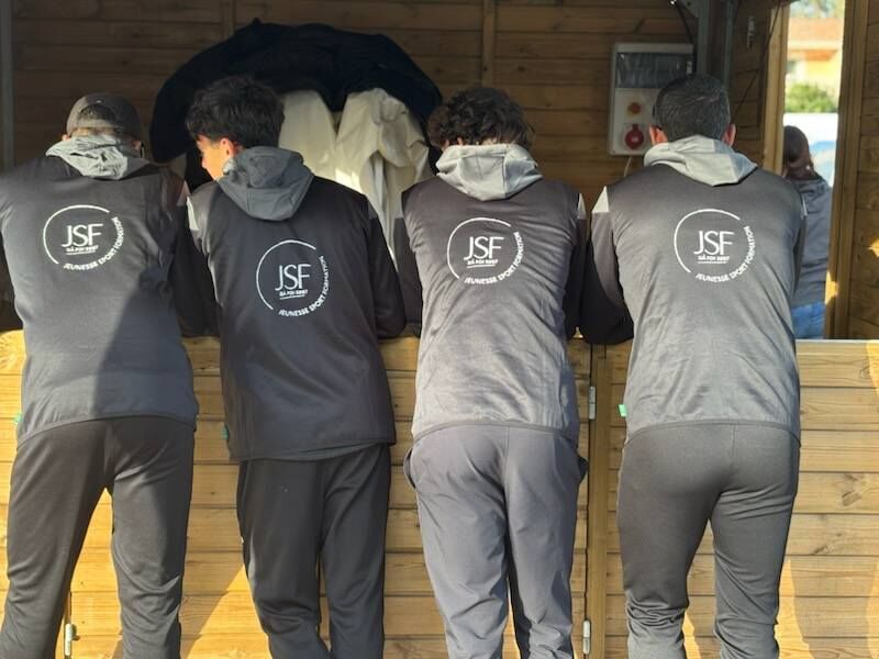 Décembre 2024 – Jeunesse Sport Formation présent au chalet associatif sur le marché d’ Aleria — photo 2