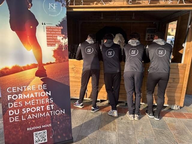 Décembre 2024 – Jeunesse Sport Formation présent au chalet associatif sur le marché d’ Aleria — photo 3